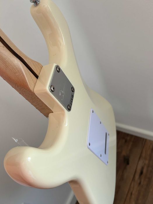 Chitara electrica Squier Affinity Strat nefolosita cu husa