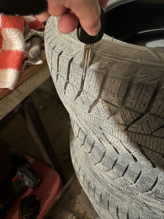Продам зимние шины Hankook
