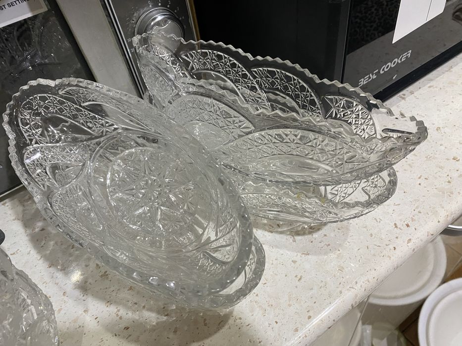 xrustalniy idishlar srochna sotiladi!!