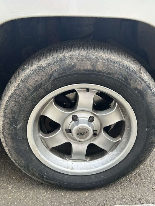 Продавам гуми и джанти