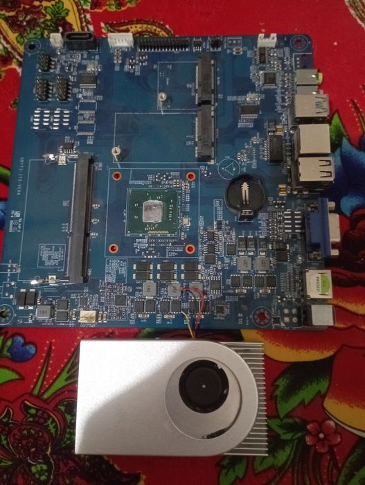 Материнская плата Mini-ITX (встроенный процессор) + кулер охлаждения