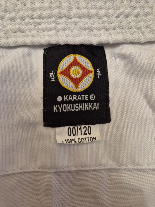 Продам кимоно для каратэ на 6-7 лет