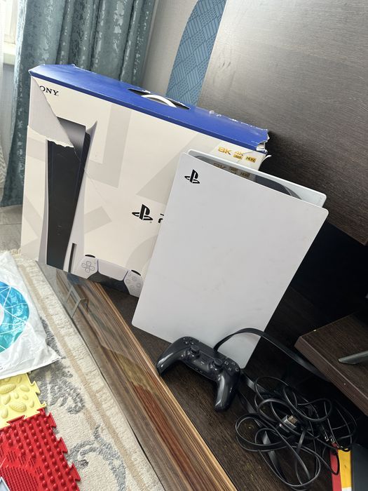 Продам Sony Playstation 5 в хорошем состоянии