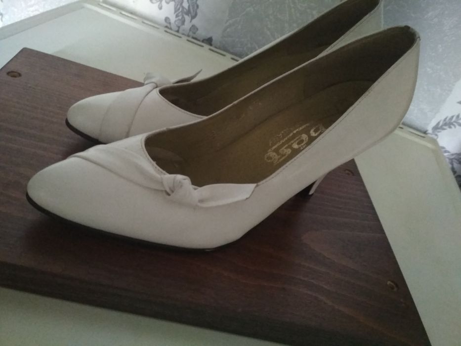 Туфли женские белые 35-36 разм, натуральная кожа, новые