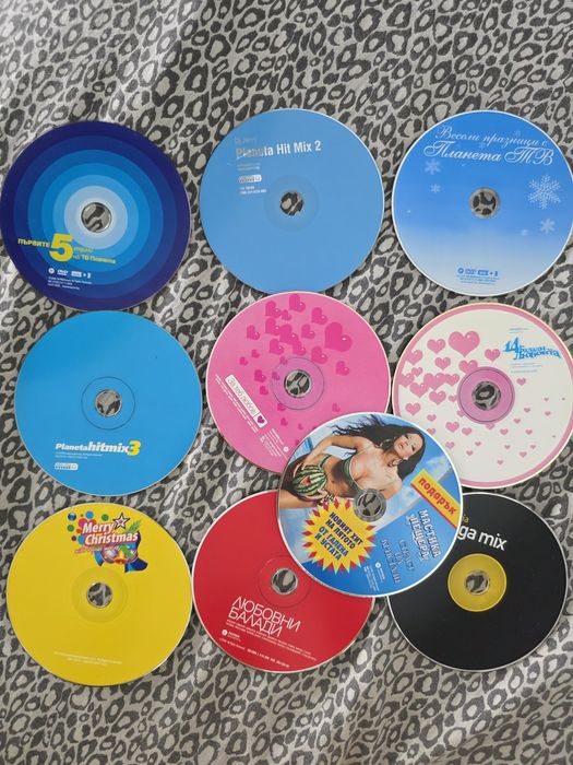 Компактдиск/ аудио касета, CD / MC