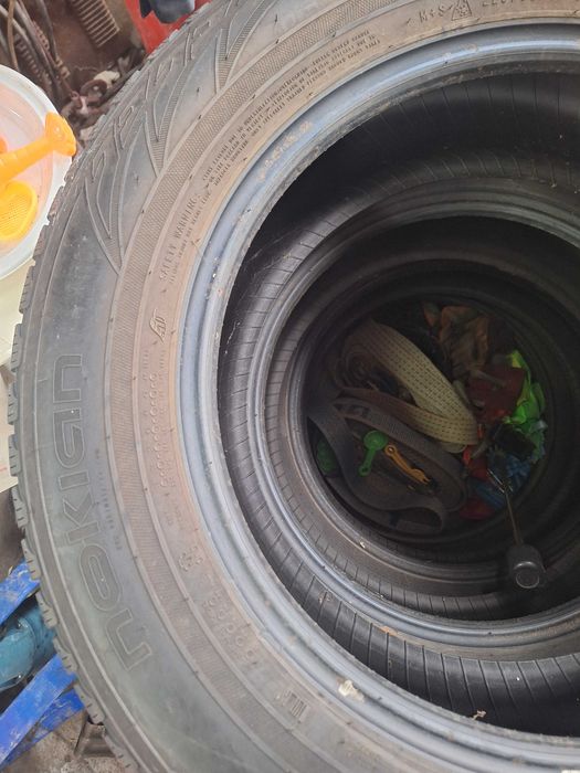 Nokian vr suv 225 65 17