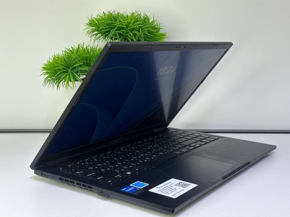 ASUs ExpertBook |core i3