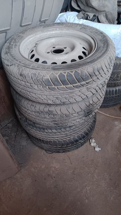 Продавам автомобилни гуми