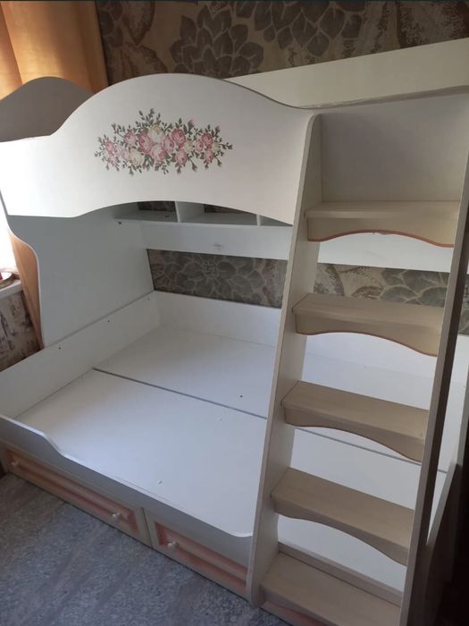 Даухъярусная кровать с матрасами