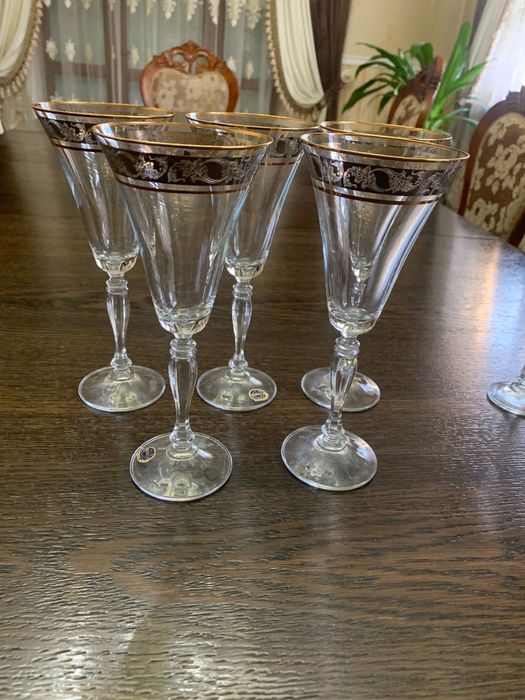 Набор бокалов и рюмок