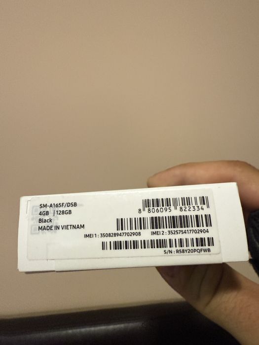 Продавам чисто нов неотварян  samsung galaxy A16