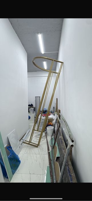 Рейл раздевалка для магазина