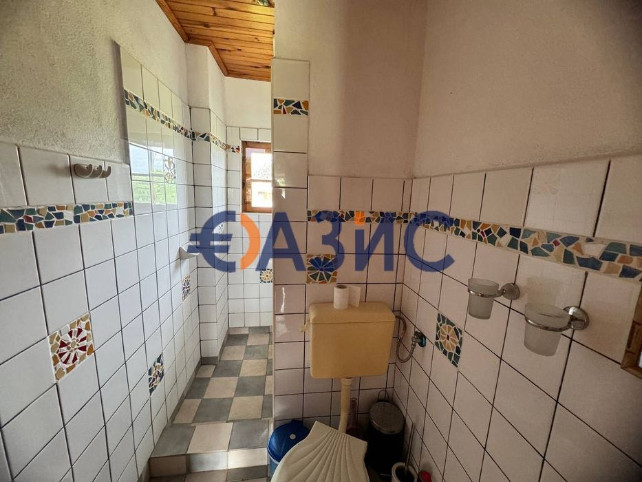 Красива двуетажна къща с парцел от 1375 кв. м в С. Приселци, гр. Обзор, България, РЗП 212 кв. м, #33252364