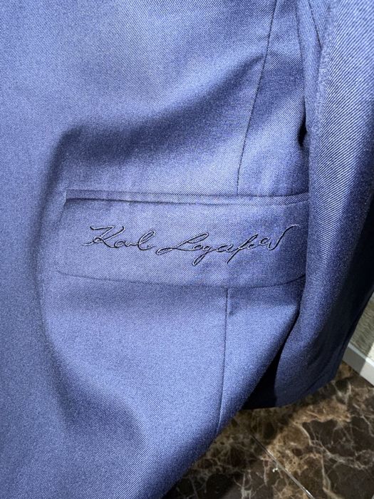 Мъжки костюм на KarL Lagerfeld