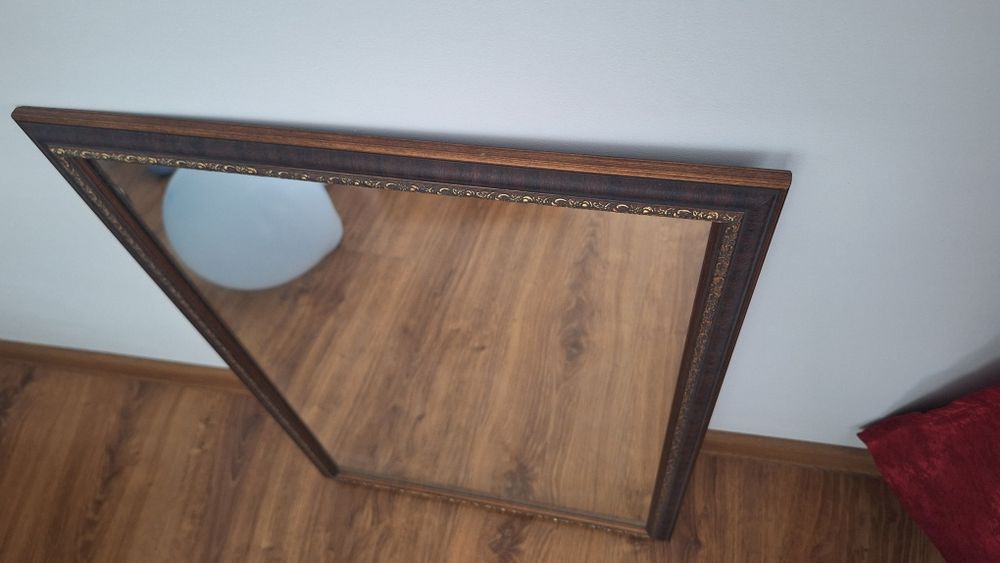 Oglinda cu rama vintage