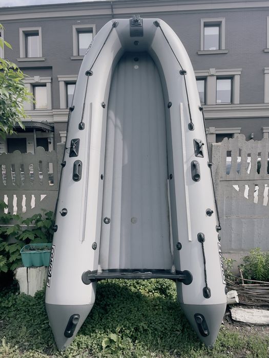 Продам лодку Compas 380