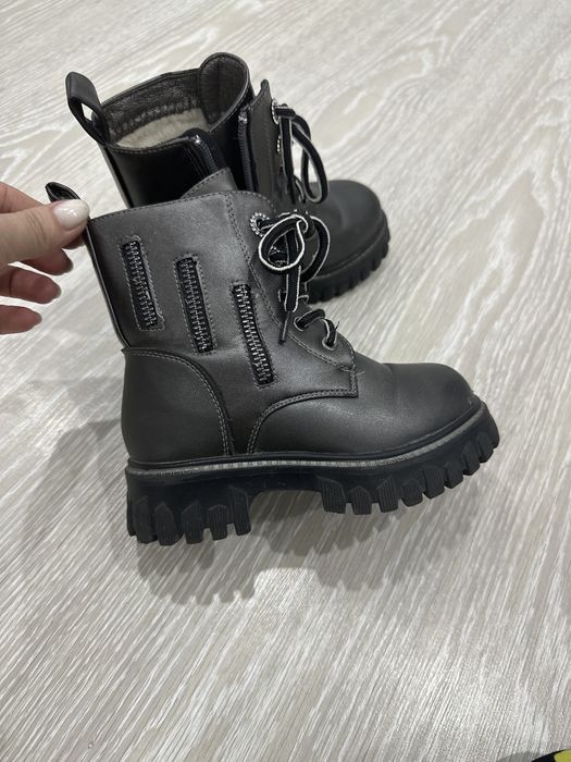 Продам детский зимний обувь