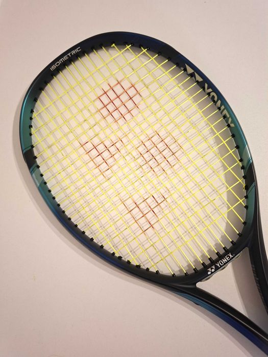 Тенис ракета Yonex EZONE 100L + безплатни аксесоари