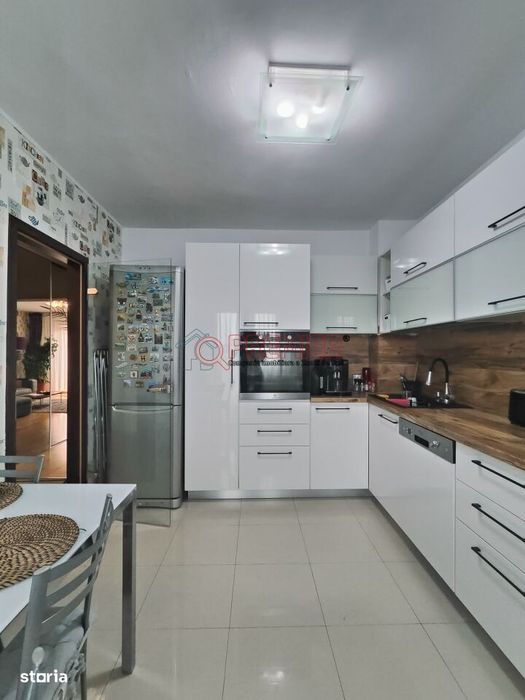 EROII REVOLUTIEI - Metrou - 3 camere