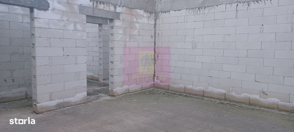Săbăreni, casă la rosu 116 mp utili, curte 607 mp