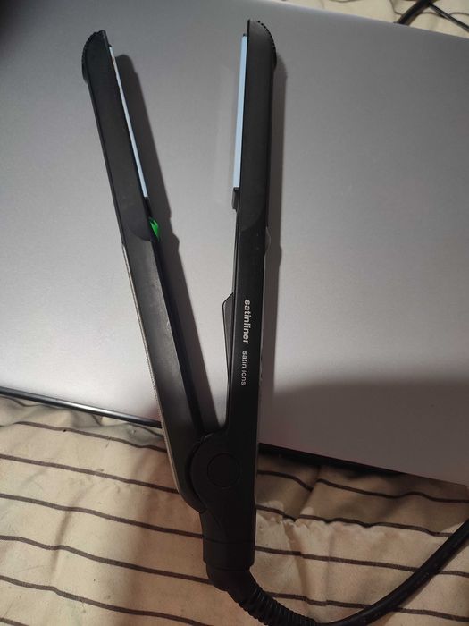 Placă de îndreptat părul BRAUN SatinLiner cu LCD