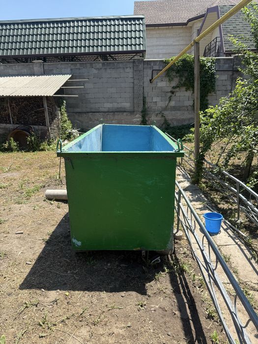 Продам металлическую емкость 3куба.
