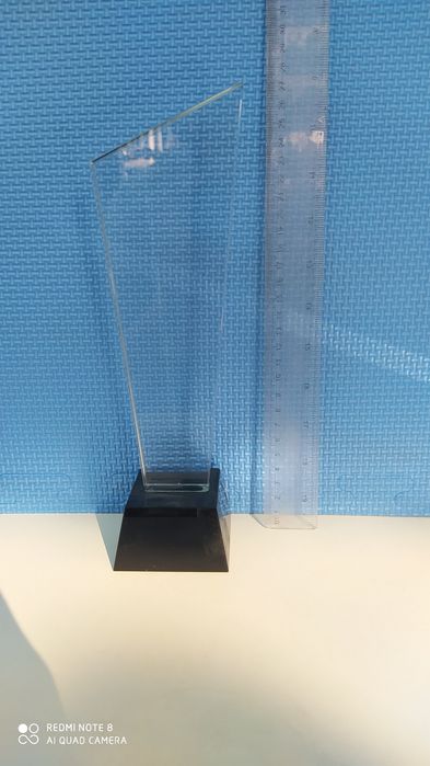 Статуэтки из толстого стекла