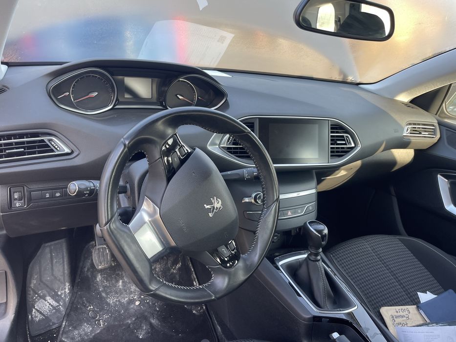 Dezmembrez Peugeot 308 1.5 hdi