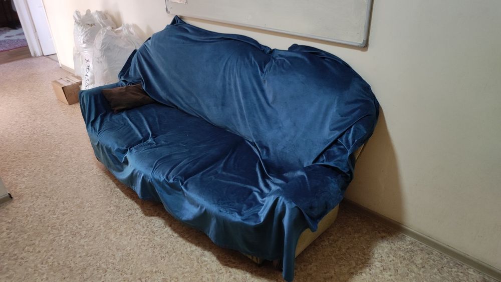 Отдам диван (самовывоз) срочно