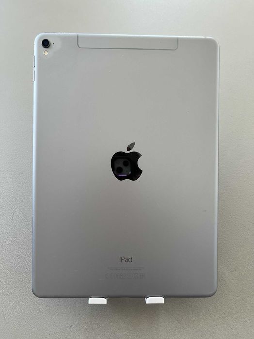 Apple iPad Pro 1gen A1674 9.7' 32GB WiFi + Cellular / Space Gray