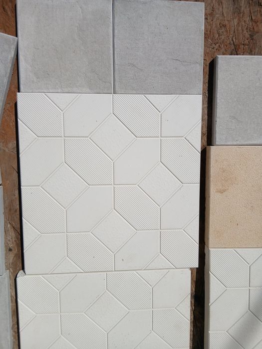 Vand pavaj si ghiveci de flori !