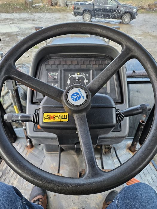 Tractor cu incarcator New Holland