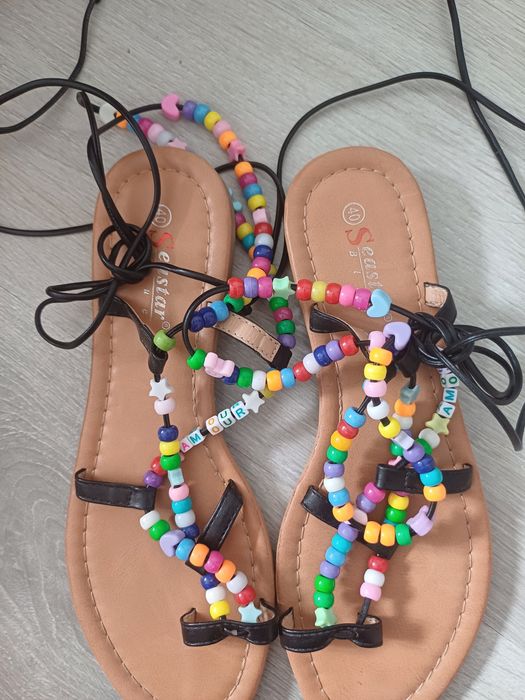 Sandale cu snur colorat