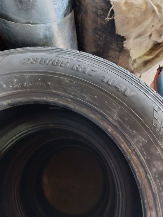 Продам резину R17 235\65