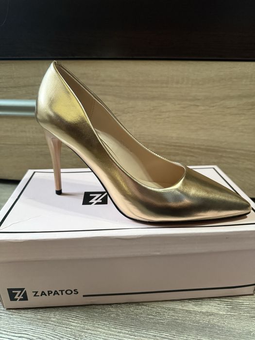 Обувки цвят Champagne