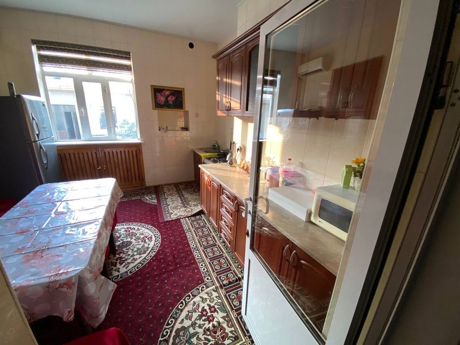 Srochna!! sotiladi ipakchilik 6 sotox 11 xona, fasad 20×30