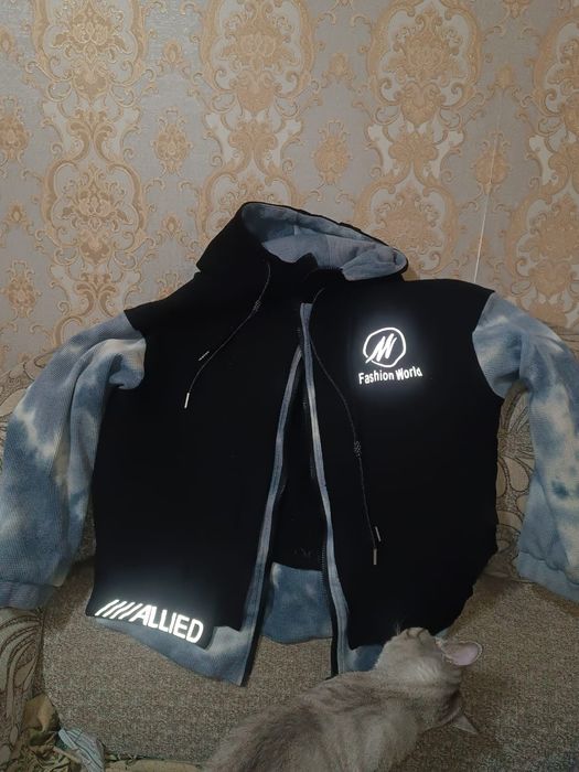 Продам куртку на подростка, парня на весну