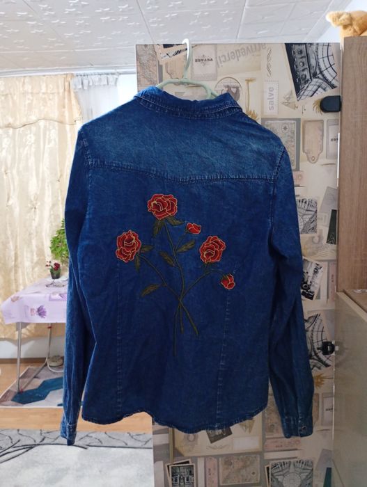 Cămașă de blugi cu imprimeu floral