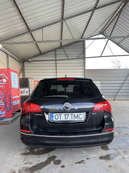 Opel Astra J  - An 2014 - 1.7 CDTI