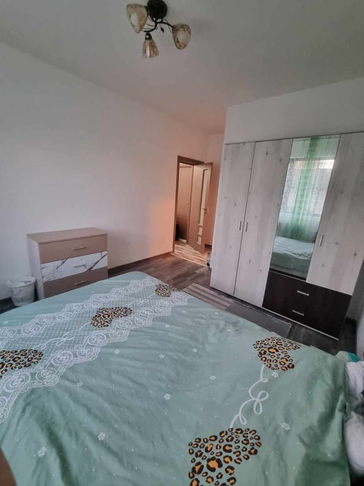 Inchiriez apartament cu 3 camere si doua bai, decomandat in Militari Residence