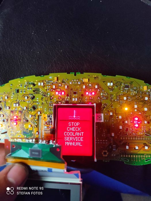 Смяна на дисплей монтаж на борд компютър автопилот