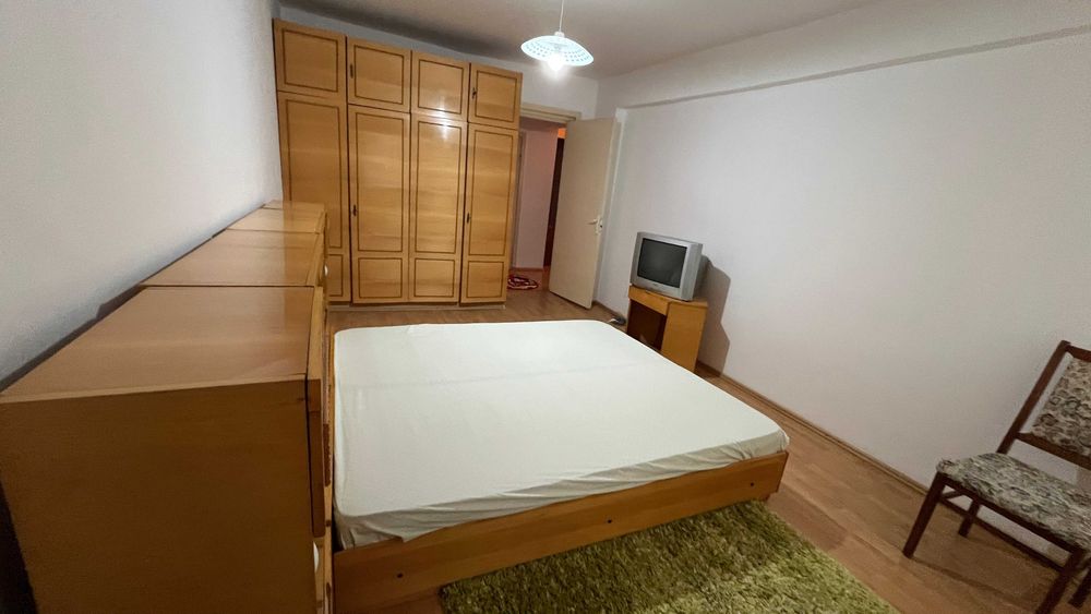 Închiriez apartament 3 camere