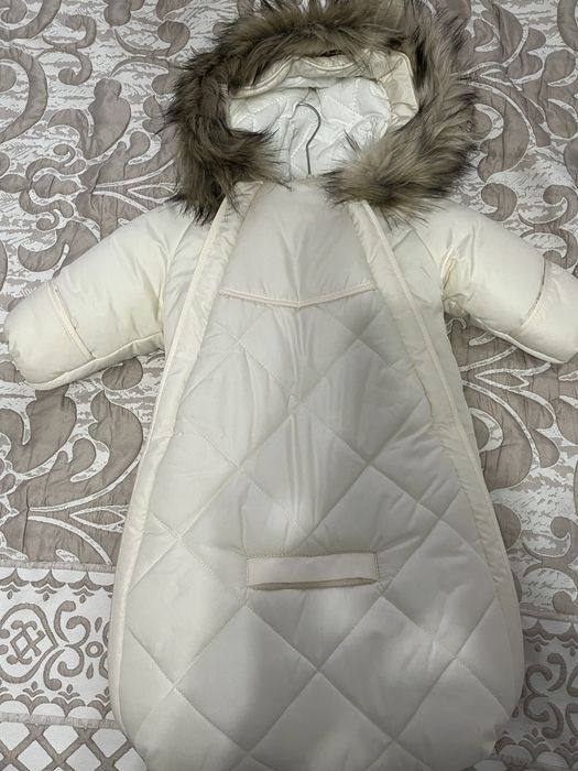 Продам белый комбинезон трансформер