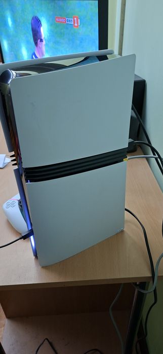 Продавам PS5 PRO