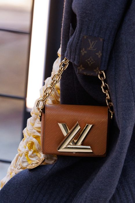 Louis Vuitton чанти налични