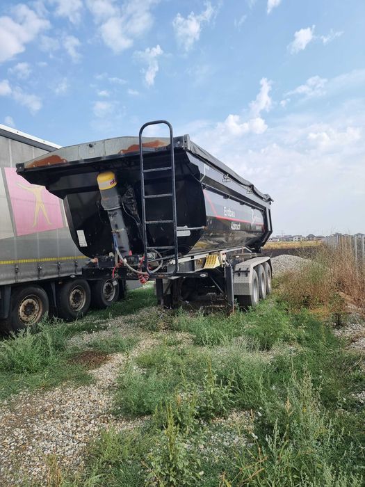 Închiriez Semiremorca Piatra/ Balastru /Pamant 24 mc Schwarzmuller