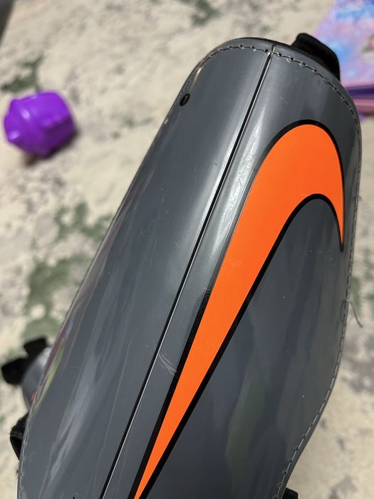 Apărători fotbal Nike Charge