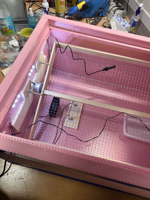 Инкубатор сотилади. Новый.