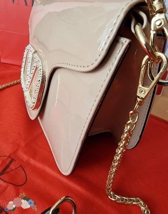 Geanta Valentino Garavani nude,logo metalic, saculet