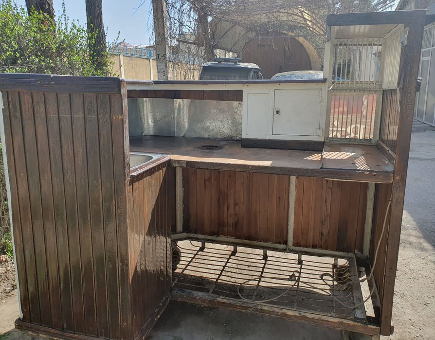 барная стойка на колёсах, для напитков - тархуна,  дюшеса, пива и т.д.